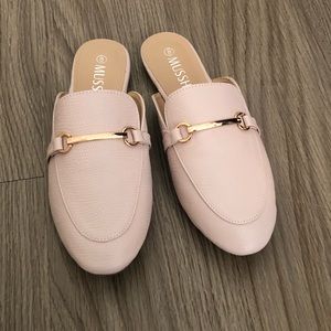 Size 8 women’s mule